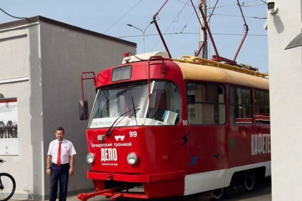 В Таганроге запустили туристический трамвай